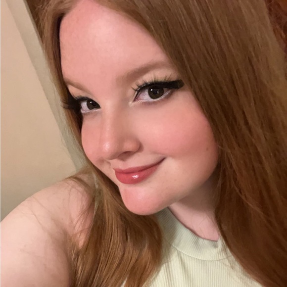 Meet your Posher, Tori - Picture 2 of 3